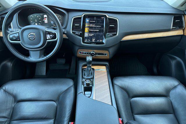2022 Volvo XC90 T6 Momentum 7 Passenger