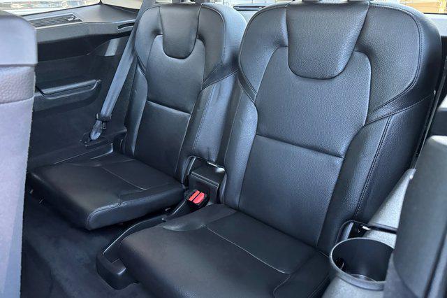 2022 Volvo XC90 T6 Momentum 7 Passenger