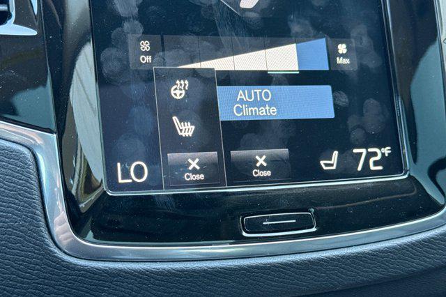 2022 Volvo XC90 T6 Momentum 7 Passenger