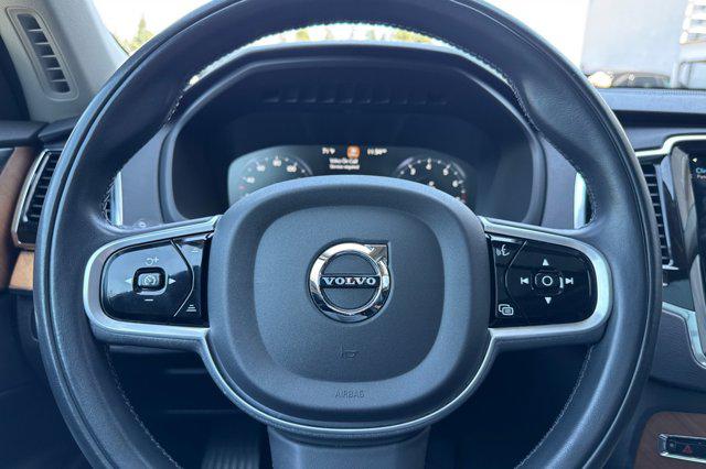 2022 Volvo XC90 T6 Momentum 7 Passenger