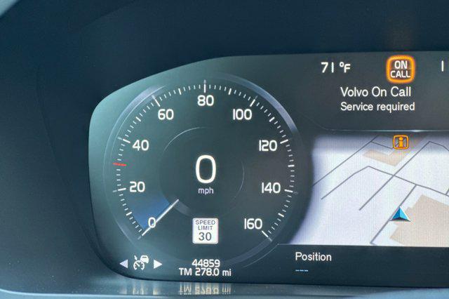 2022 Volvo XC90 T6 Momentum 7 Passenger