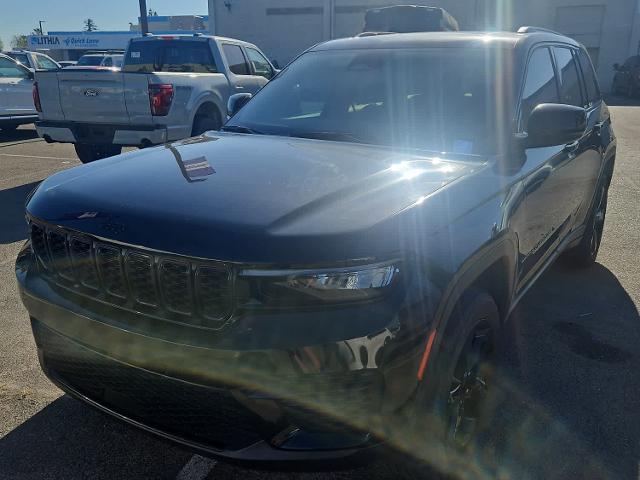 2023 Jeep Grand Cherokee Altitude 4x4 for sale in Fresno, CA