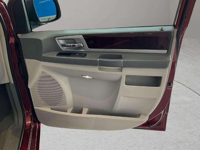 2010 Chrysler Town & Country Touring