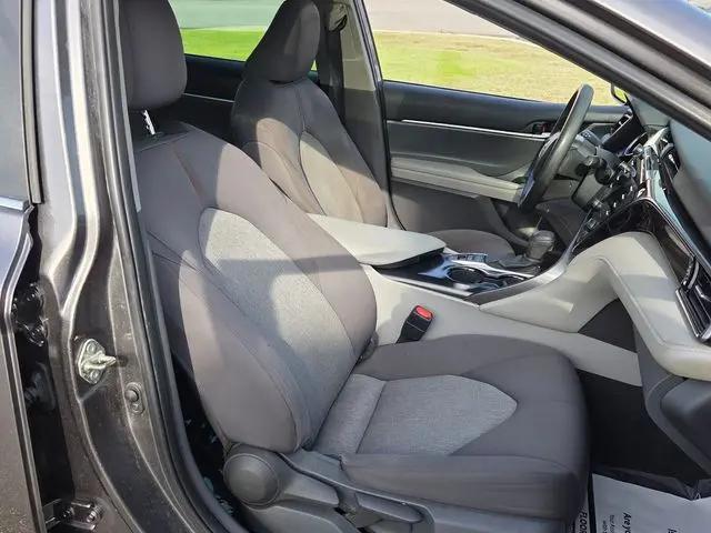 2020 Toyota Camry LE Hybrid