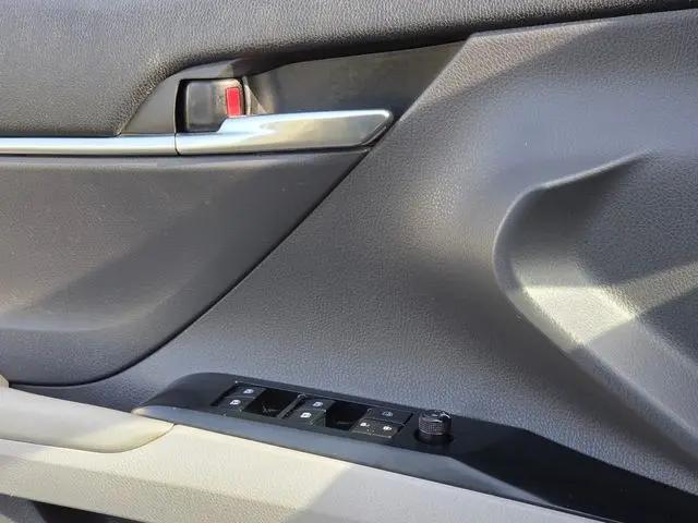 2020 Toyota Camry LE Hybrid