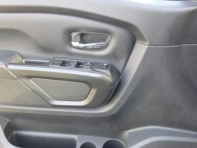 2021 Nissan Titan Crew Cab PRO-4X 4x4