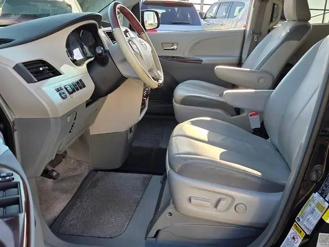 2014 Toyota Sienna Limited V6 7 Passenger