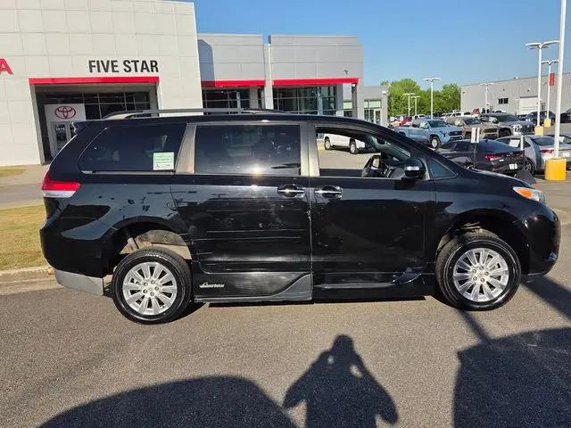 2014 Toyota Sienna Limited V6 7 Passenger