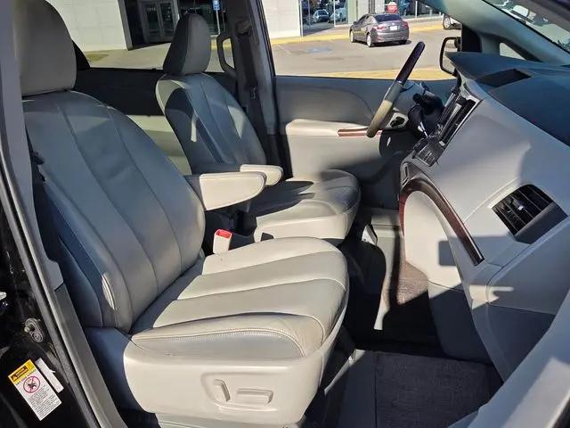2014 Toyota Sienna Limited V6 7 Passenger