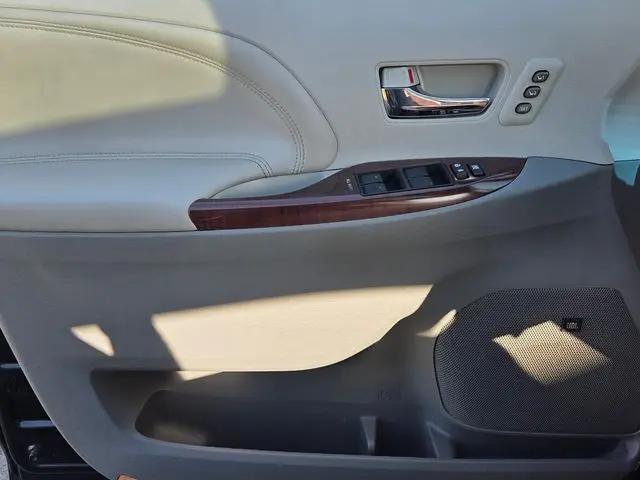 2014 Toyota Sienna Limited V6 7 Passenger