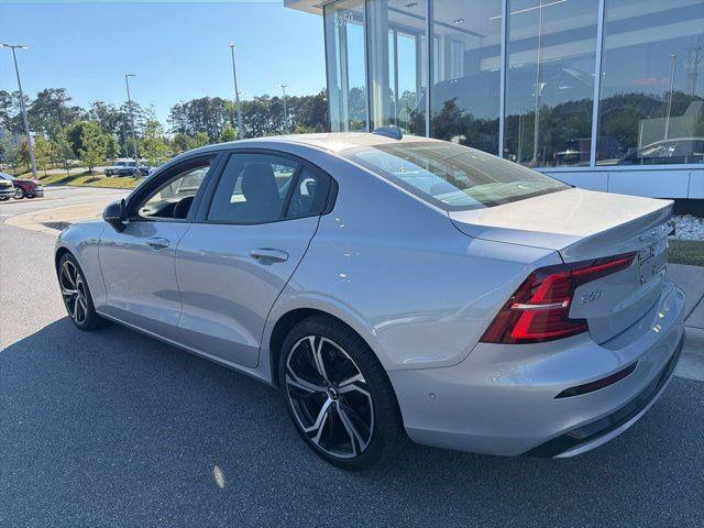 2023 Volvo S60 B5 Plus Dark Theme