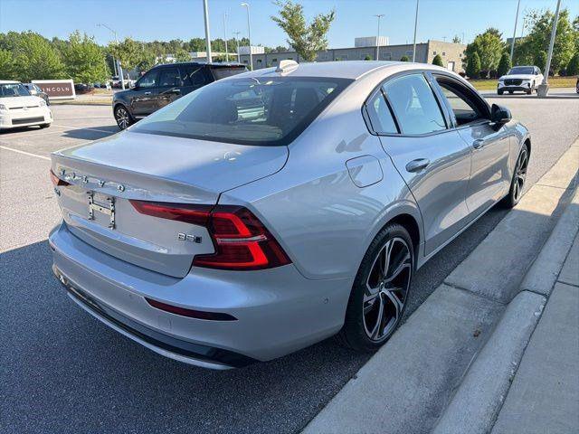 2023 Volvo S60 B5 Plus Dark Theme