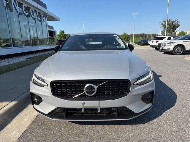 2023 Volvo S60 B5 Plus Dark Theme