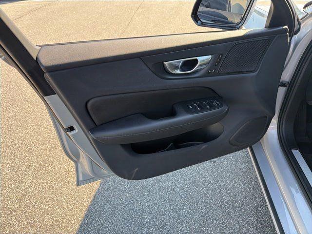 2023 Volvo S60 B5 Plus Dark Theme