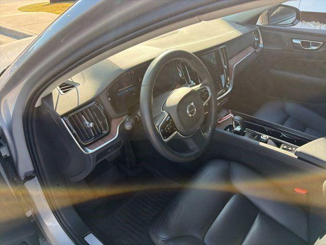 2023 Volvo S60 B5 Plus Dark Theme