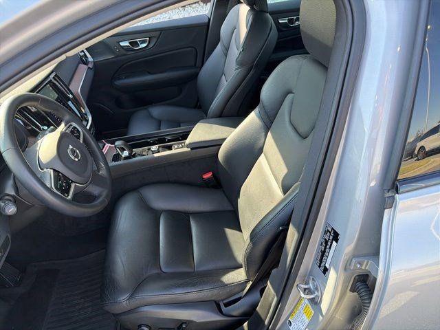2023 Volvo S60 B5 Plus Dark Theme