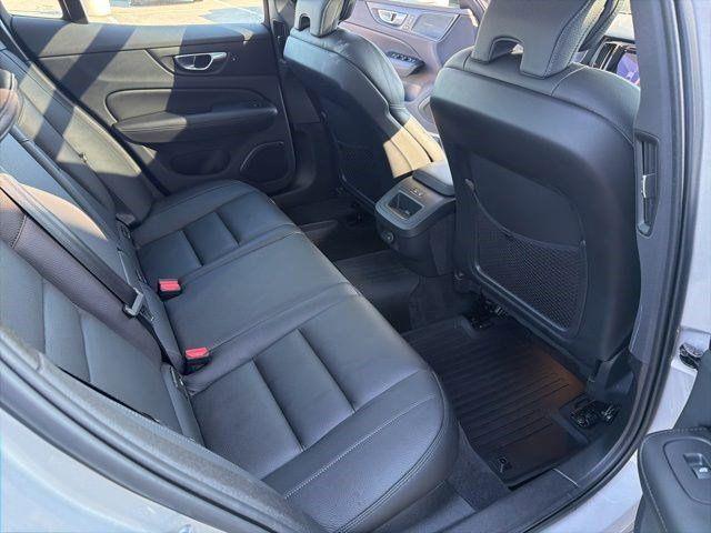 2023 Volvo S60 B5 Plus Dark Theme