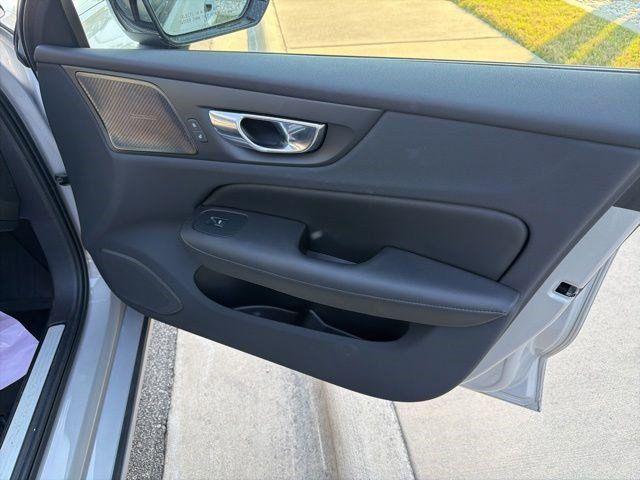 2023 Volvo S60 B5 Plus Dark Theme