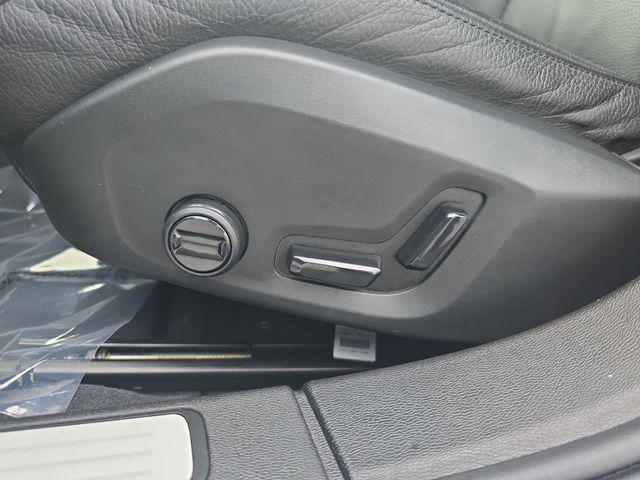 2023 Volvo S60 B5 Plus Dark Theme
