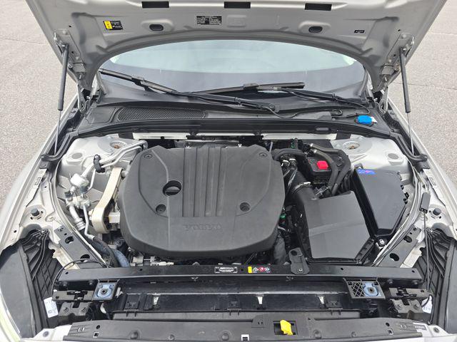 2023 Volvo S60 B5 Plus Dark Theme