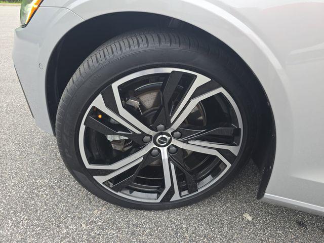 2023 Volvo S60 B5 Plus Dark Theme