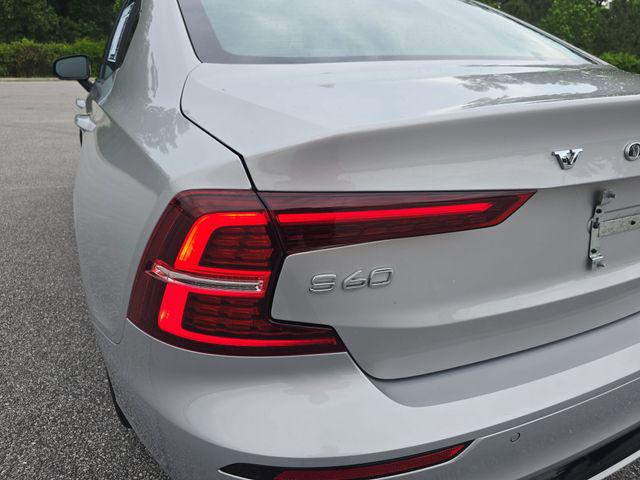 2023 Volvo S60 B5 Plus Dark Theme