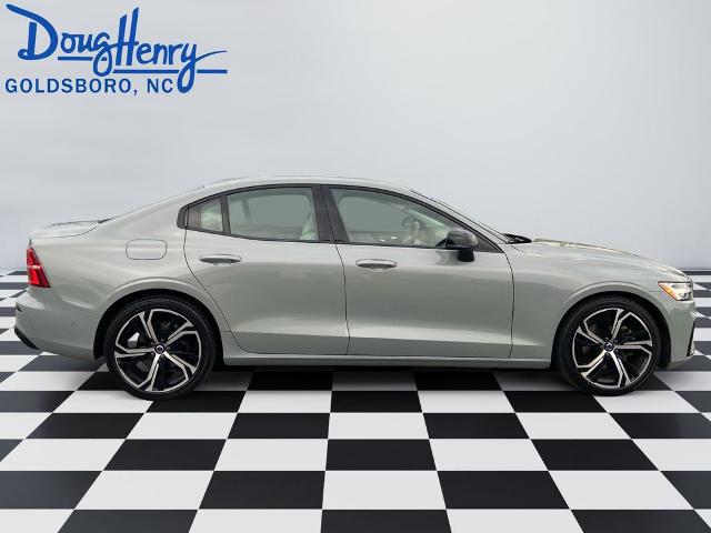 2024 Volvo S60 B5 Plus Dark Theme