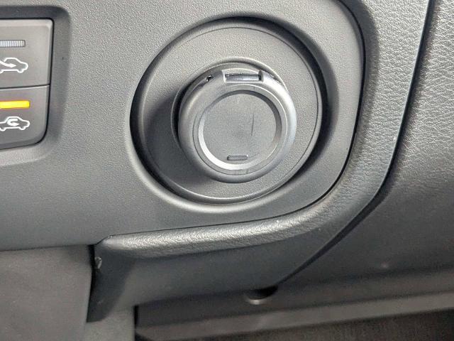 2025 Nissan Frontier Crew Cab Long Bed SV 4x4
