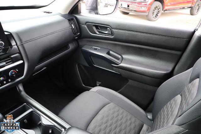 2024 Nissan Pathfinder SV FWD