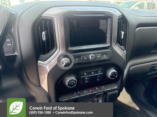2022 Chevrolet Silverado 1500 4WD Crew Cab Short Bed Custom