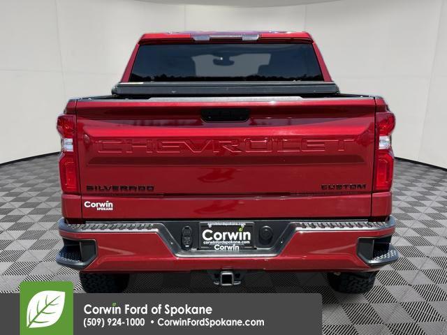 2022 Chevrolet Silverado 1500 4WD Crew Cab Short Bed Custom