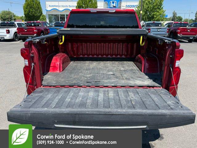 2022 Chevrolet Silverado 1500 4WD Crew Cab Short Bed Custom