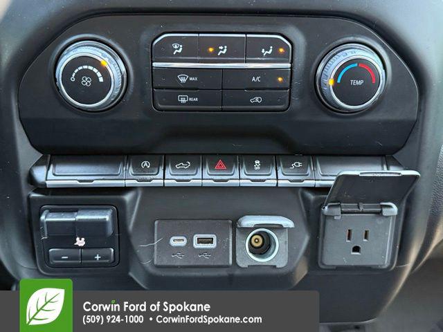 2022 Chevrolet Silverado 1500 4WD Crew Cab Short Bed Custom