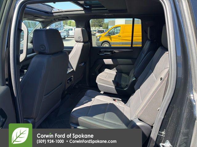 2025 Chevrolet Suburban 4WD RST