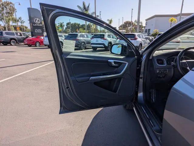 2017 Volvo S60 Cross Country T5