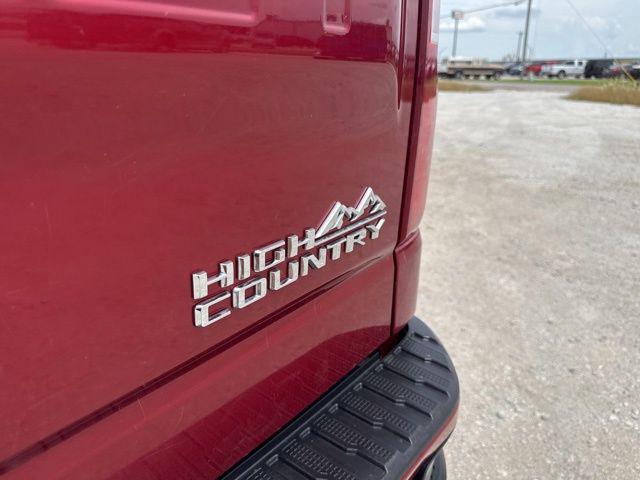 2022 Chevrolet Silverado 1500 4WD Crew Cab Short Bed High Country