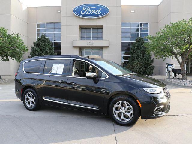 2023 Chrysler Pacifica Limited for sale in Overland Park, KS