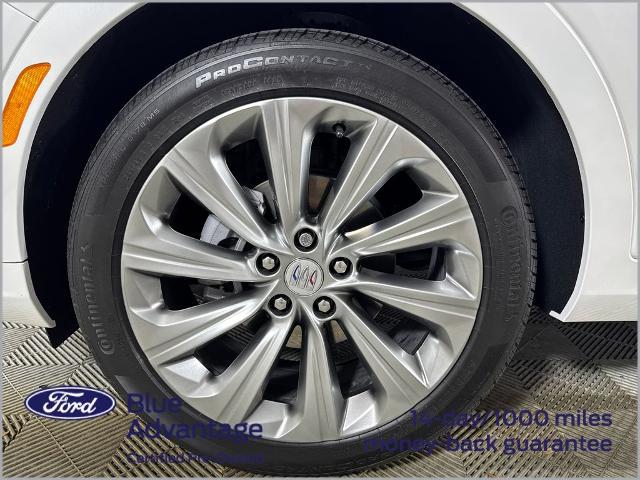 2025 Buick NV Avenir FWD