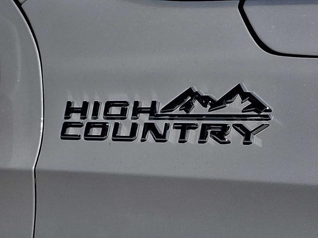 2022 Chevrolet Suburban 4WD High Country