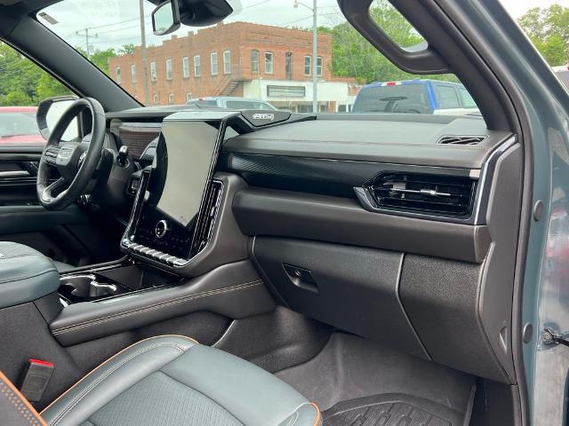 2025 GMC Yukon 4WD AT4