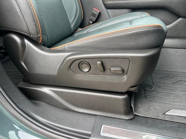 2025 GMC Yukon 4WD AT4