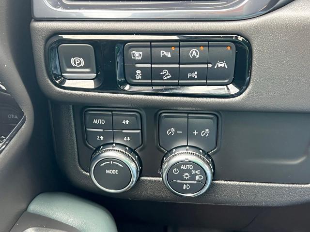 2025 GMC Yukon 4WD AT4