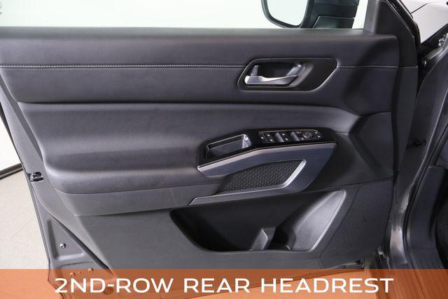 2024 Nissan Pathfinder SL FWD