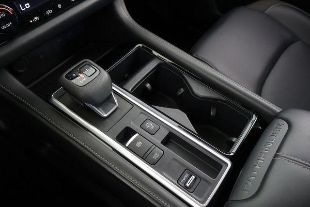 2024 Nissan Pathfinder SL FWD