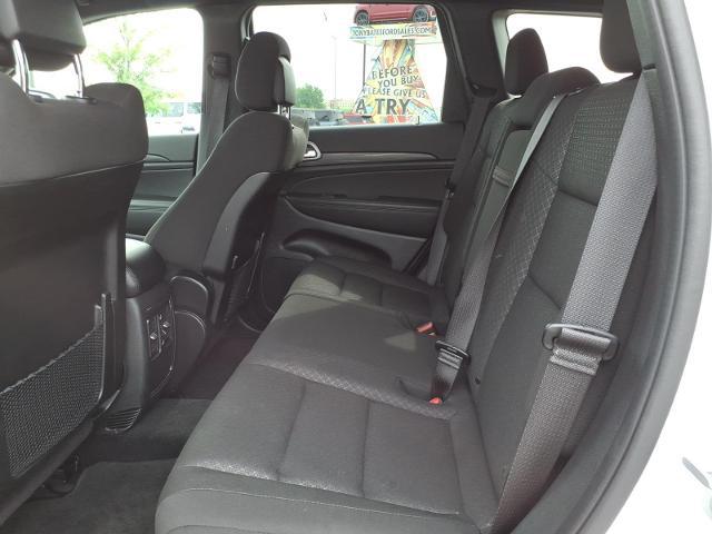 2022 Jeep Grand Cherokee Laredo E 4x2