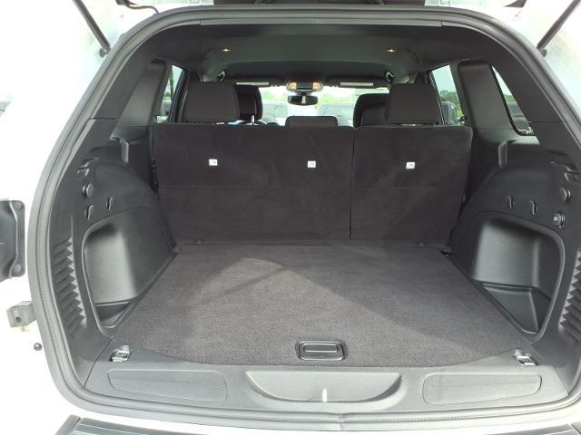 2022 Jeep Grand Cherokee Laredo E 4x2