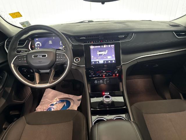 2023 Jeep Grand Cherokee Laredo 4x2