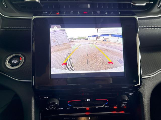 2023 Jeep Grand Cherokee Laredo 4x2