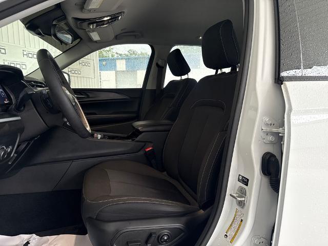 2023 Jeep Grand Cherokee Laredo 4x2
