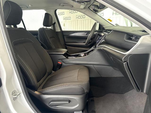 2023 Jeep Grand Cherokee Laredo 4x2